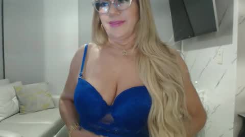 angelinna_12 online show from 01/12/26, 05:01