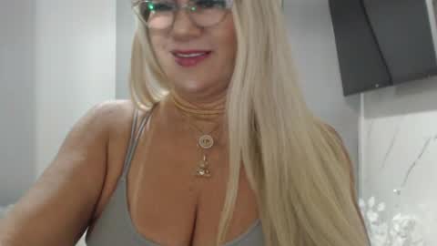 Snapshot of angelinna_12 chatting on 06/13/26, 08:12 angelinna_12 online show from 06/13/26, 08:12