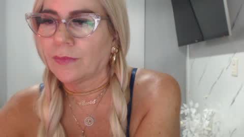 angelinna_12 online show from 06/25/26, 05:12