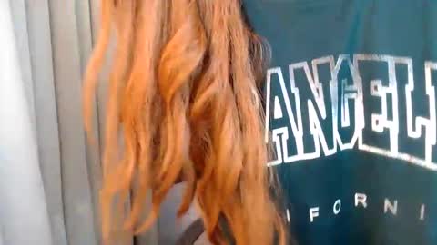Snapshot of angelinnaxxx chatting on 05/17/26, 02:02 Anglina online show from 05/17/26, 02:02