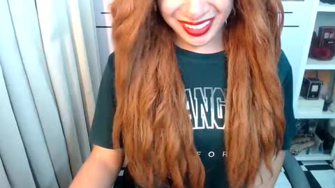 Snapshot of angelinnaxxx chatting on 05/23/26, 04:11 Anglina online show from 05/23/26, 04:11