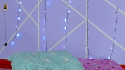 Snapshot of angelique_murphy chatting on 12/12/24, 12:01 Angelique Murphy online show from 12/12/24, 12:01