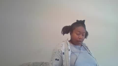 Snapshot of angeliquebelcaliz chatting on 01/17/25, 02:39 angeliquebelcaliz online show from 01/17/25, 02:39