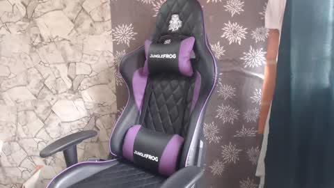 angela online show from 04/15/26, 08:09