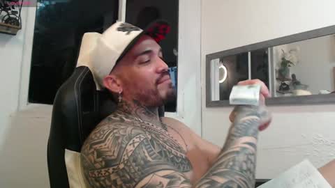 Snapshot of angellatino0 chatting on 12/18/24, 06:21 angellatino0 online show from 12/18/24, 06:21