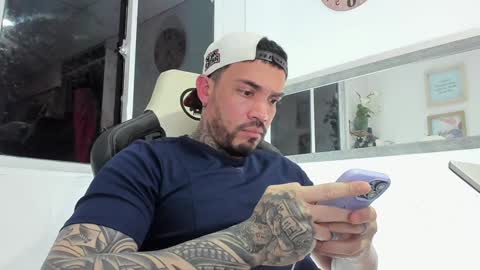 Snapshot of angellatino0 chatting on 01/01/25, 05:22 angellatino0 online show from 01/01/25, 05:22