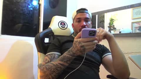 Snapshot of angellatino0 chatting on 01/06/25, 09:19 angellatino0 online show from 01/06/25, 09:19