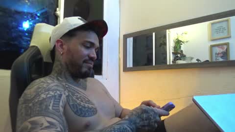 Snapshot of angellatino0 chatting on 01/12/25, 04:21 angellatino0 online show from 01/12/25, 04:21