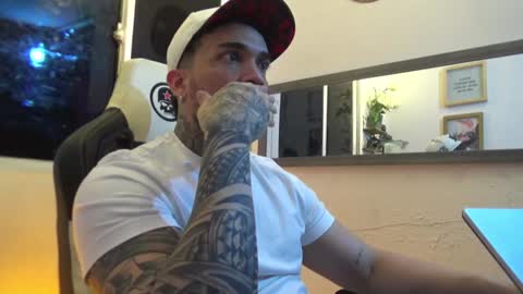 Snapshot of angellatino0 chatting on 01/13/25, 02:39 angellatino0 online show from 01/13/25, 02:39