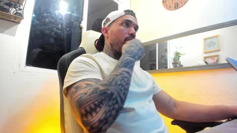 Snapshot of angellatino0 chatting on 02/02/25, 03:43 angellatino0 online show from 02/02/25, 03:43