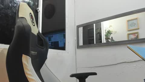 Snapshot of angellatino0 chatting on 02/11/25, 07:02 angellatino0 online show from 02/11/25, 07:02