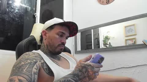 Snapshot of angellatino0 chatting on 02/12/25, 04:33 angellatino0 online show from 02/12/25, 04:33