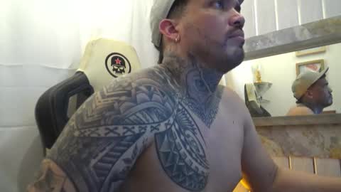 Snapshot of angellatino0 chatting on 09/24/25, 07:01 angellatino0 online show from 09/24/25, 07:01