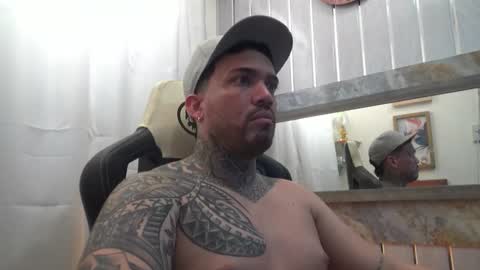 Snapshot of angellatino0 chatting on 10/12/25, 04:00 angellatino0 online show from 10/12/25, 04:00