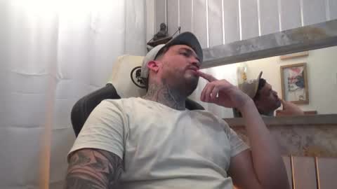 Snapshot of angellatino0 chatting on 10/16/25, 07:09 angellatino0 online show from 10/16/25, 07:09