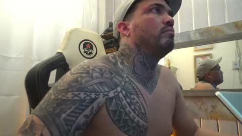 Snapshot of angellatino0 chatting on 10/18/25, 04:59 angellatino0 online show from 10/18/25, 04:59