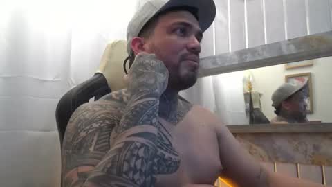 Snapshot of angellatino0 chatting on 10/19/25, 07:09 angellatino0 online show from 10/19/25, 07:09