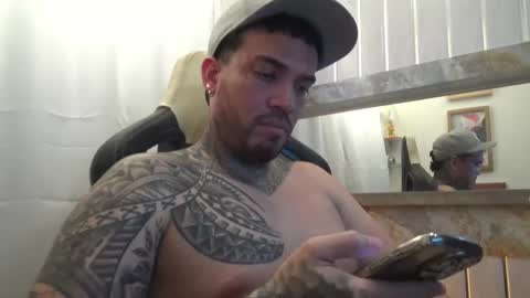 Snapshot of angellatino0 chatting on 10/23/25, 06:13 angellatino0 online show from 10/23/25, 06:13