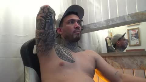 Snapshot of angellatino0 chatting on 10/24/25, 03:25 angellatino0 online show from 10/24/25, 03:25