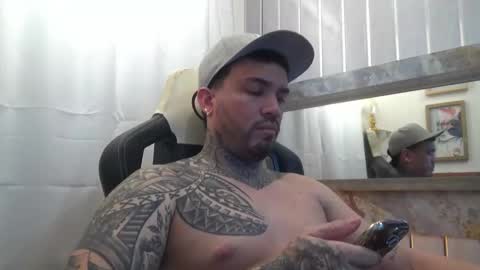 Snapshot of angellatino0 chatting on 10/26/25, 07:25 angellatino0 online show from 10/26/25, 07:25