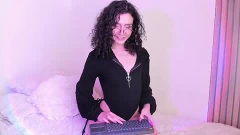 Snapshot of angellike_doll chatting on 07/11/26, 08:00 Angellike online show from 07/11/26, 08:00