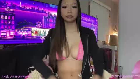 Snapshot of angelllsworlddd chatting on 11/13/25, 04:00 angel online show from 11/13/25, 04:00