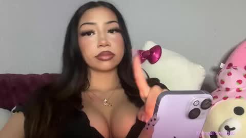 Snapshot of angelllsworlddd chatting on 12/19/25, 03:24 angel online show from 12/19/25, 03:24