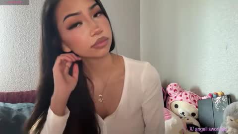 Snapshot of angelllsworlddd chatting on 01/09/26, 08:21 angel online show from 01/09/26, 08:21