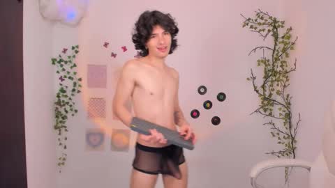 Angel online show from 09/30/25, 07:41