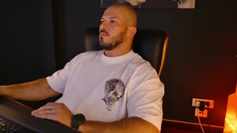 Snapshot of angeloeric chatting on 07/23/26, 01:20 BlackWolf online show from 07/23/26, 01:20