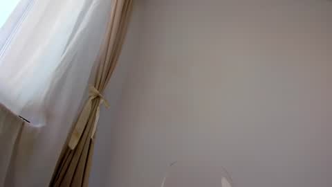 Snapshot of angeloflove_ chatting on 06/11/26, 04:43 Raiss online show from 06/11/26, 04:43