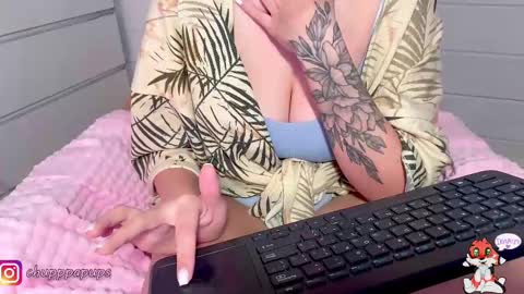 Snapshot of angelok_ chatting on 02/21/25, 07:12 My name is Ena. You will make me very happy if you subscribe. Love you  online show from 02/21/25, 07:12