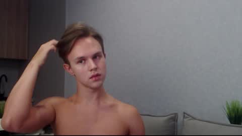 Angel online show from 09/26/25, 09:13