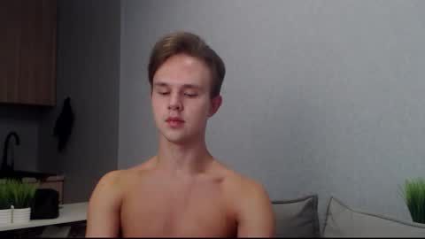 Angel online show from 09/28/25, 07:03