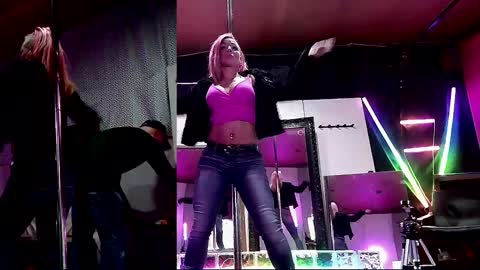 Snapshot of angelsparkle80 chatting on 12/22/24, 08:38 Madison Marie online show from 12/22/24, 08:38