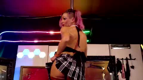 Snapshot of angelsparkle80 chatting on 10/18/25, 05:32 Madison Marie online show from 10/18/25, 05:32