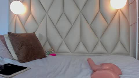 ANGIE online show from 11/25/25, 02:39