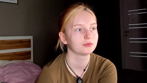 Snapshot of angelwise chatting on 07/10/26, 03:11 angelwise online show from 07/10/26, 03:11