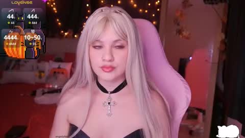 Snapshot of angelytaxx chatting on 10/15/25, 02:44 Angel online show from 10/15/25, 02:44