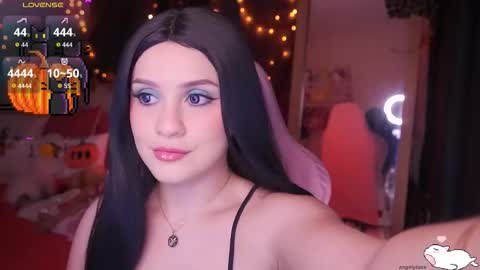 Snapshot of angelytaxx chatting on 11/10/25, 01:48 Angel online show from 11/10/25, 01:48