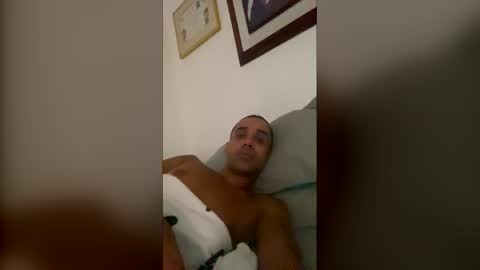 Snapshot of anghel_stone chatting on 04/28/26, 04:50 Anghel Stone online show from 04/28/26, 04:50