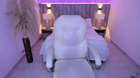 angie_smith_x online show from 03/18/26, 03:42