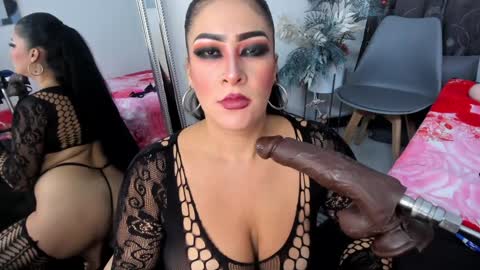 Snapshot of angie_will chatting on 12/13/24, 10:23 A N G I E.  online show from 12/13/24, 10:23