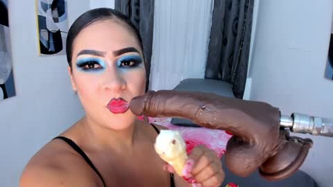 Snapshot of angie_will chatting on 12/20/24, 08:23 A N G I E.  online show from 12/20/24, 08:23