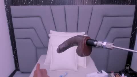 Snapshot of angie_will chatting on 09/18/25, 10:23 A N G I E.  online show from 09/18/25, 10:23