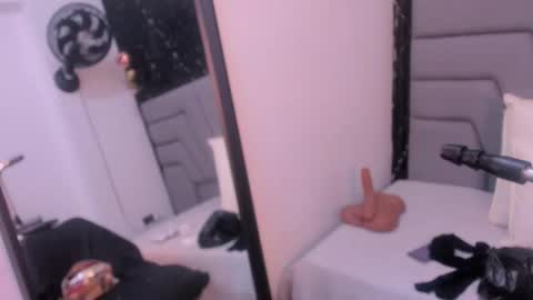 Snapshot of angie_will chatting on 10/09/25, 08:07 A N G I E.  online show from 10/09/25, 08:07