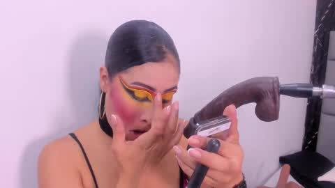 Snapshot of angie_will chatting on 10/16/25, 09:16 A N G I E.  online show from 10/16/25, 09:16