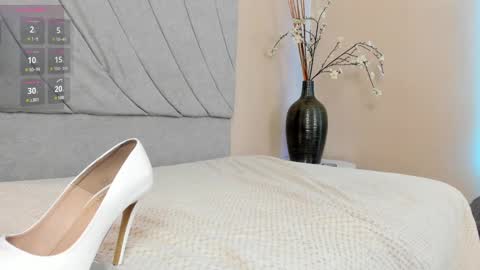 Snapshot of angieebaezz chatting on 12/15/24, 03:20 Angie online show from 12/15/24, 03:20