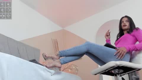 Snapshot of angieebaezz chatting on 01/23/25, 12:52 Angie online show from 01/23/25, 12:52