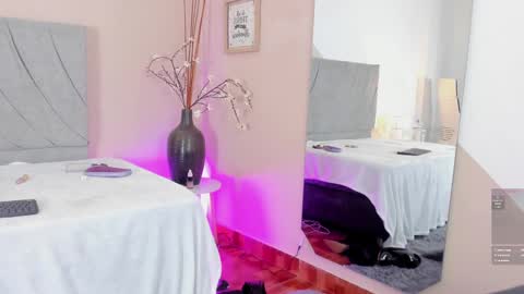 Snapshot of angieebaezz chatting on 02/12/25, 04:33 Angie online show from 02/12/25, 04:33